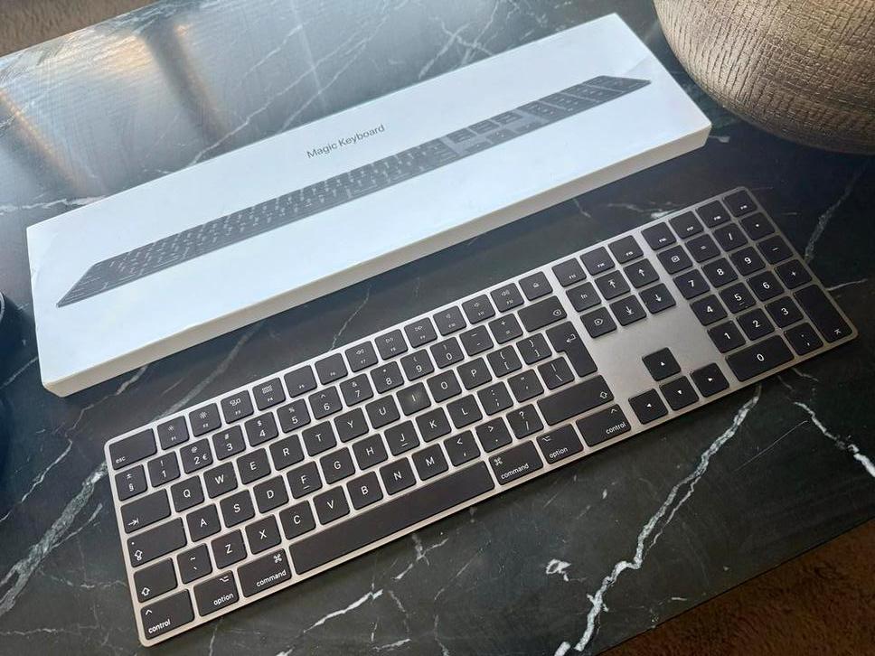 Apple Magic Keyboard - Space Grey, Computers en Software, Toetsenborden, Ophalen, Multimediatoetsen, Zo goed als nieuw, Draadloos