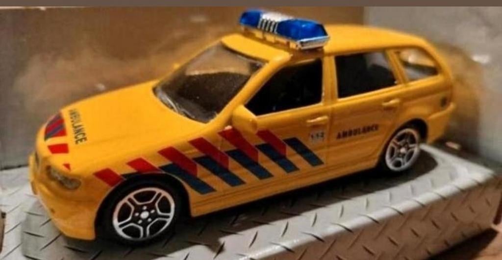 BMW 3 SERIE E 46 STATION ambulance 1/43 uit verzameling, Hobby en Vrije tijd, Modelauto's | 1:43, Ophalen of Verzenden, Zo goed als nieuw