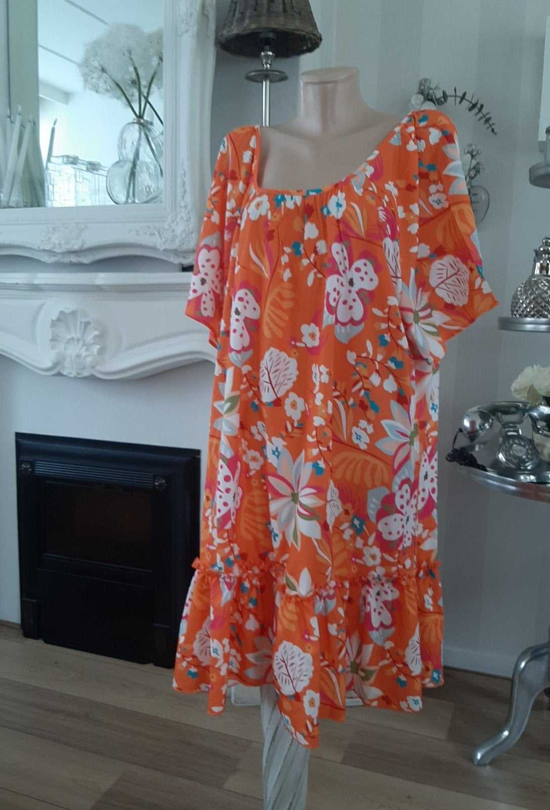 Zeer mooie oranje jurk met een bloemenpatroon 48 tm 54, Kleding | Dames, Grote Maten, Ophalen, Nieuw, Oranje, Jurk
