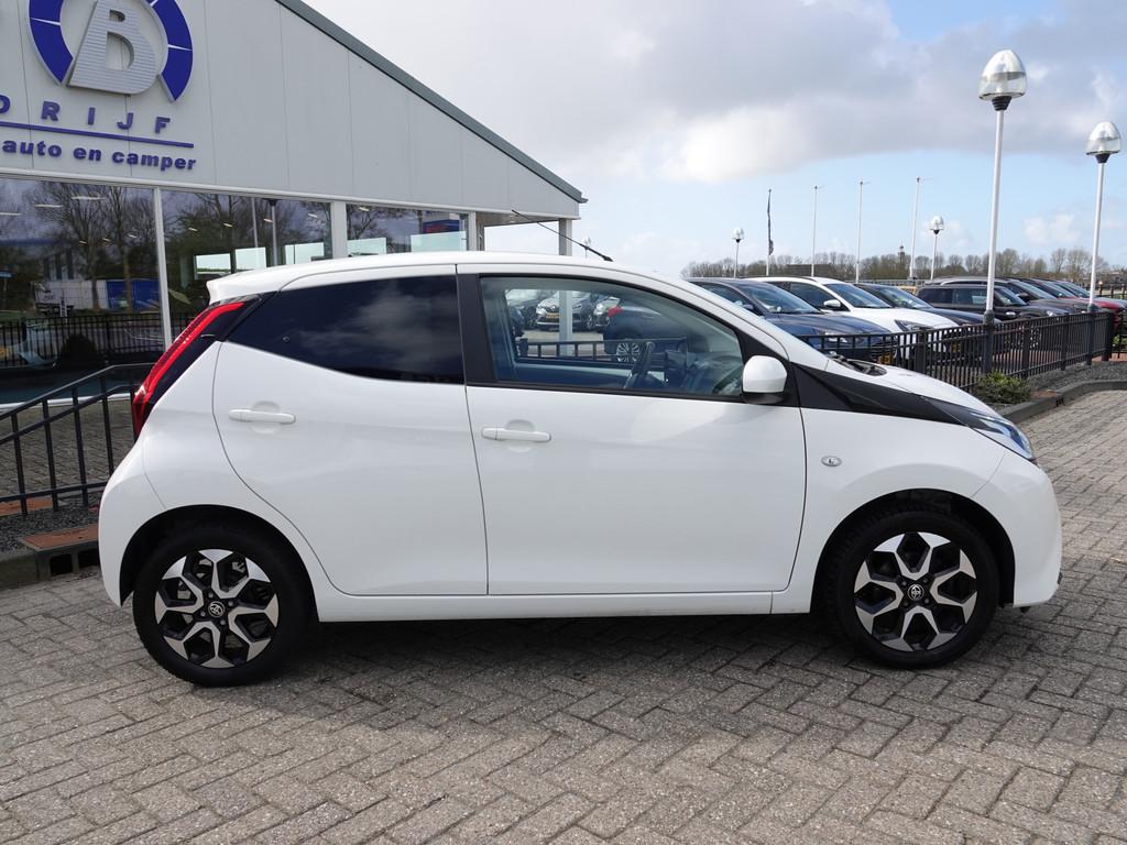 Toyota Aygo 1.0 VVT-i x-joy AUTOMAAT ECC | LMV | CAMERA | BT, Stof, Gebruikt, Euro 6, 4 stoelen