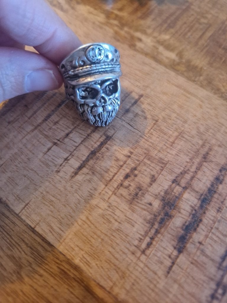 925 zilveren ring, doodshoofd met pet. Maat 19., Ophalen of Verzenden, Zilver, Ring, Met edelsteen