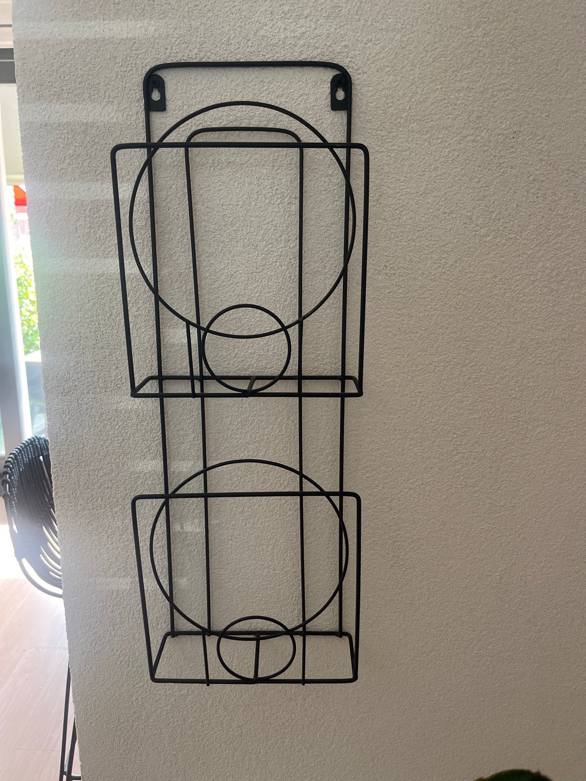 Modern zwart metalen tijdschriftenrekje voor aan de muur, Ophalen of Verzenden, Zo goed als nieuw