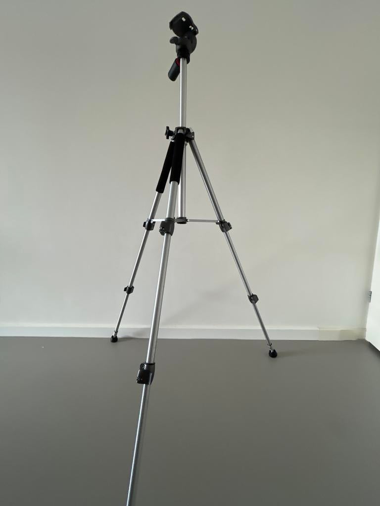Stevig camerastatief met balhoofd - Zilverkleurig, Zo goed als nieuw, 150 tot 175 cm, Met balhoofd, Ophalen of Verzenden