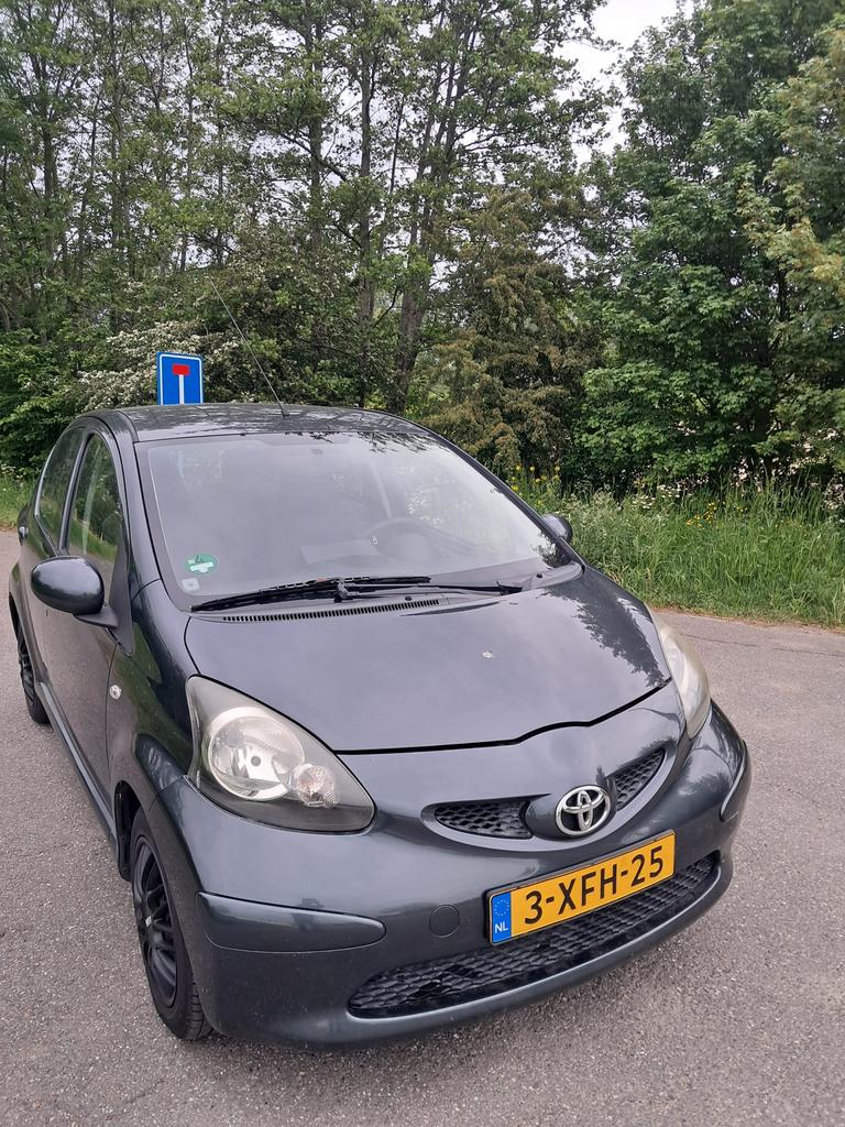 Toyota Aygo 1.0 12V Vvt-i 5DRS 2008 Grijs, Auto's, Toyota, Particulier, Aygo, Benzine, A, Hatchback, Handgeschakeld, Geïmporteerd