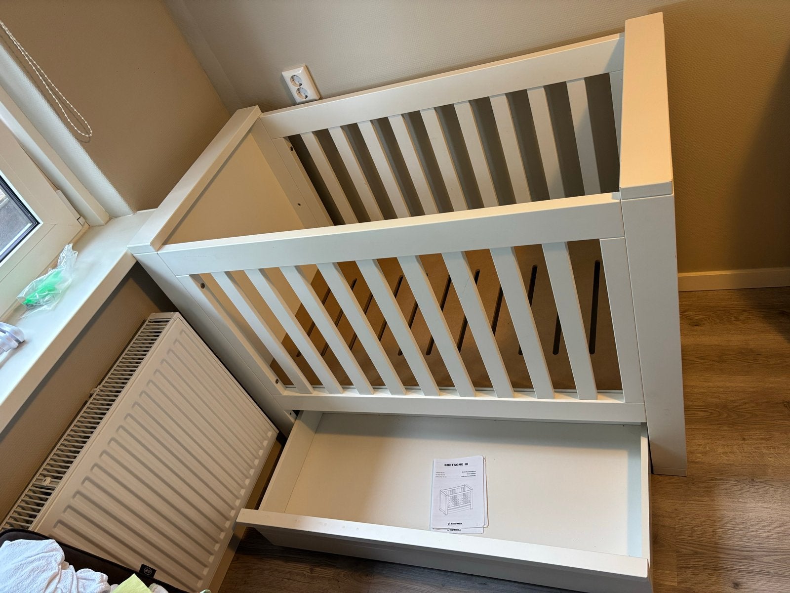 Kidsmill Bretagne babybed 60x120 met matras en lade, Kinderen en Baby's, Ophalen, Gebruikt, Ledikant