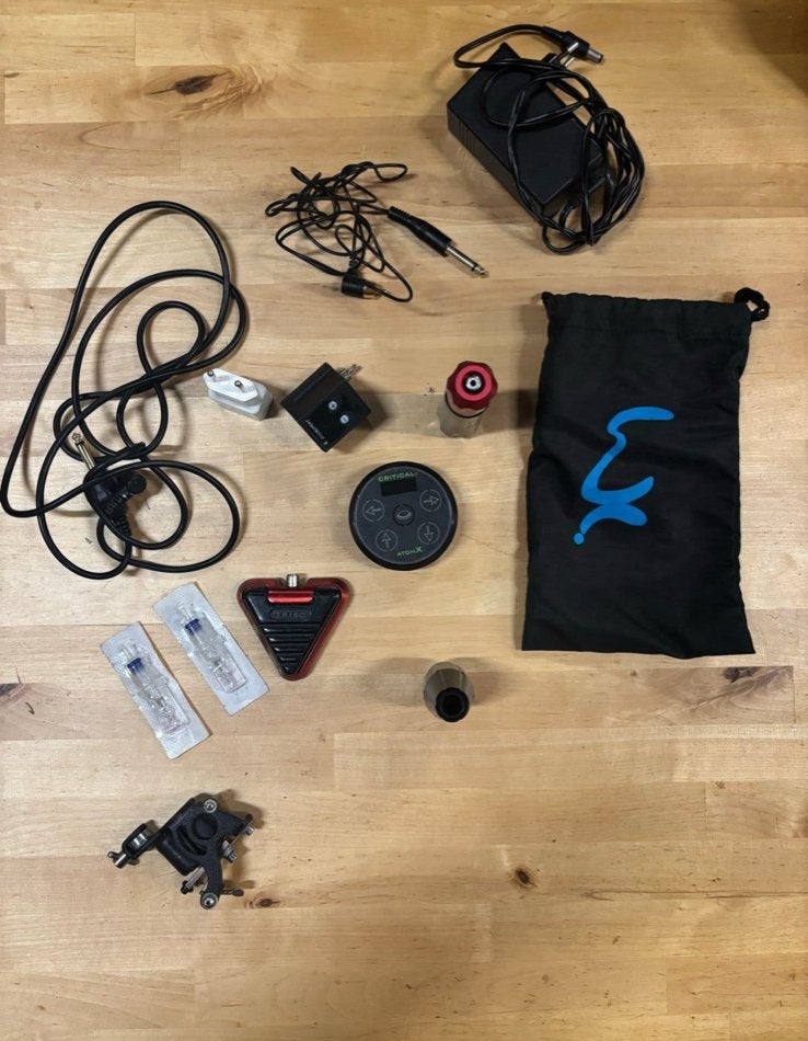 Tattoo machine-kit & boeken., Ophalen of Verzenden, Gebruikt