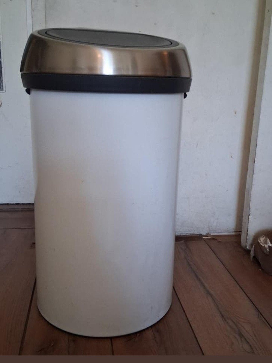 Te koop! Brabanita metaal prullenbak met vinger/hand druk, Huis en Inrichting, Woonaccessoires | Prullenbakken, Ophalen of Verzenden