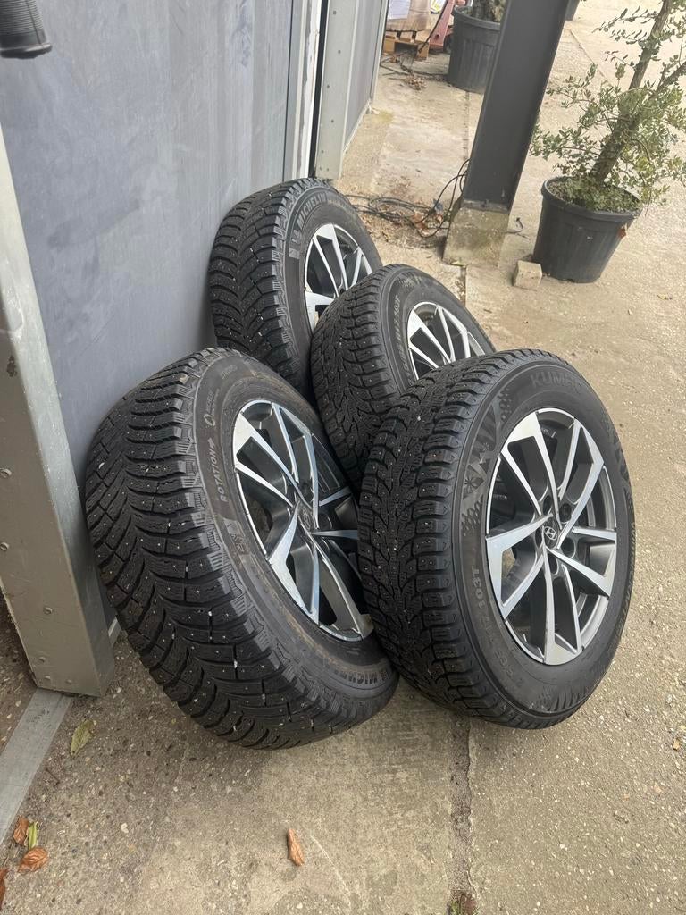 Winterbanden met Velgen - Gebruikt . Hyundai tucsan vanaf22, Auto-onderdelen, Banden en Velgen, Ophalen, Gebruikt, Banden en Velgen