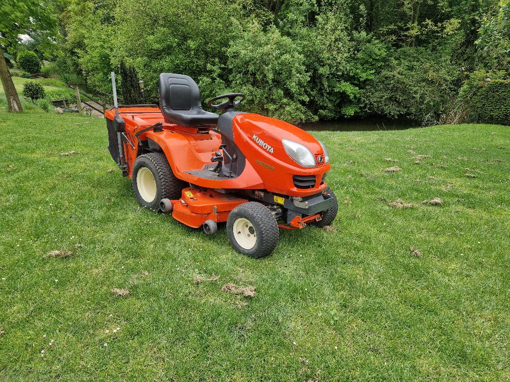 Grasmaaier kubota 4x4  Diesel 3 cilinder!!, Ophalen of Verzenden, Zo goed als nieuw, 50 cm of meer, Opvangbak