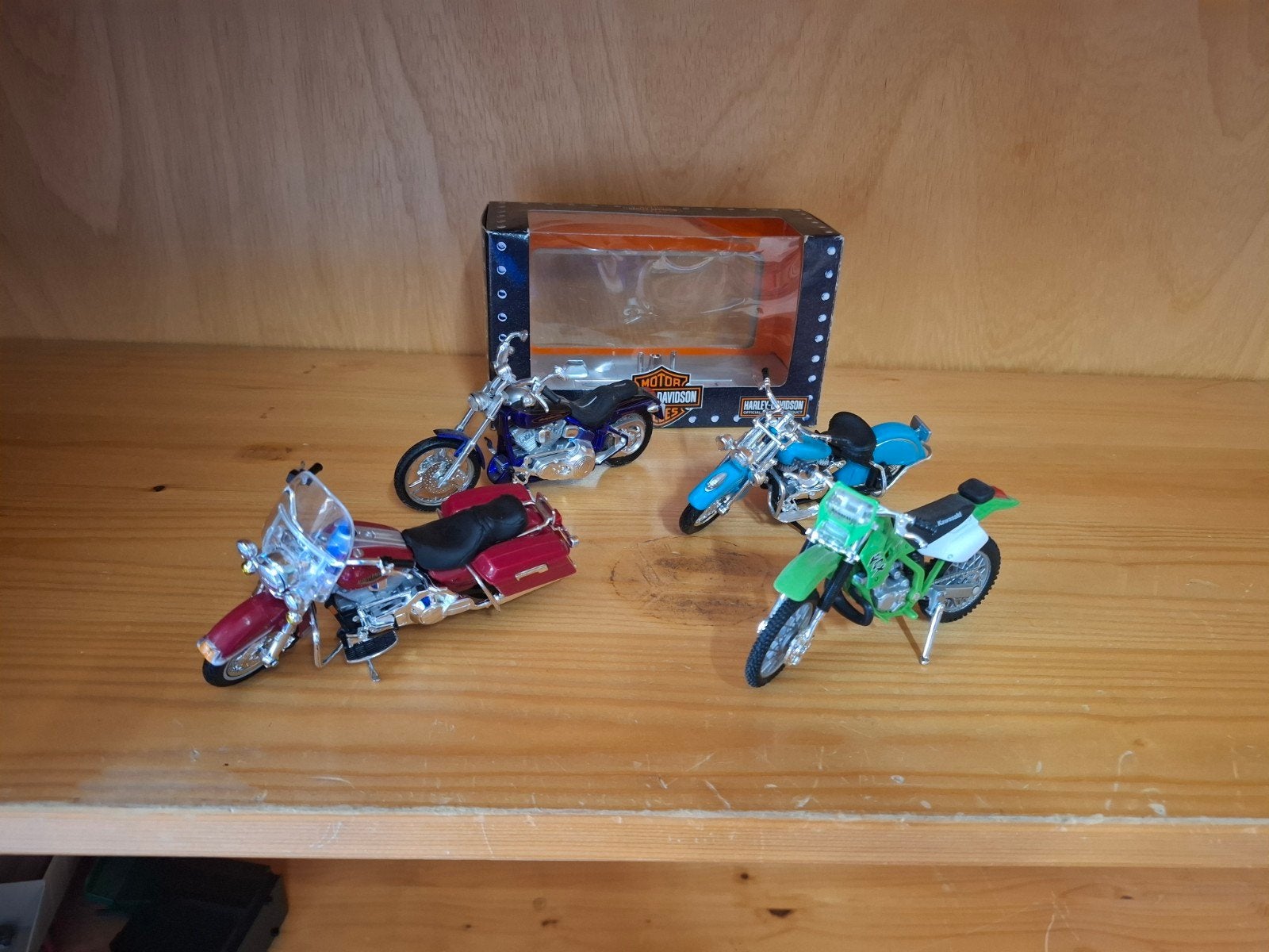 4x 1:18 Motoren: Harley Davidson & Crossmotor, Ophalen of Verzenden, Gebruikt, Motor, Overige merken
