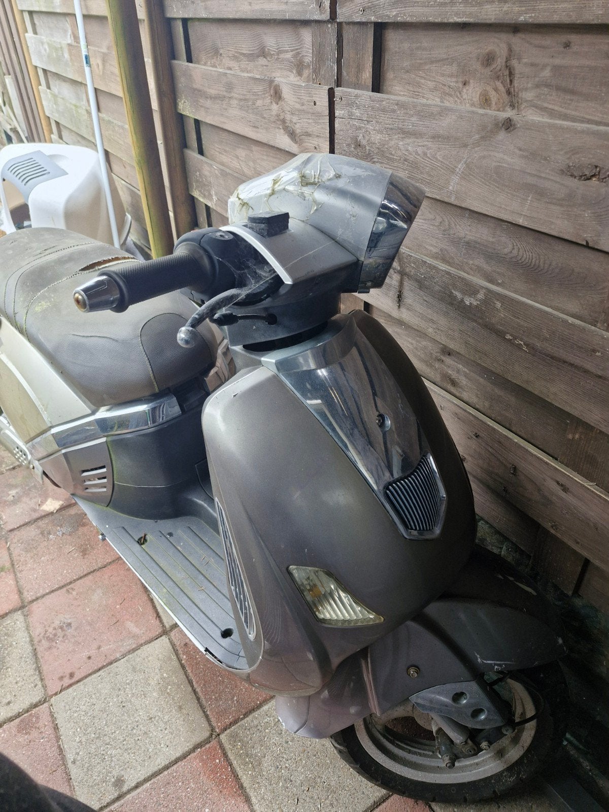 Oude scooter, opknapper of voor onderdelen, Fietsen en Brommers, Snorfietsen en Snorscooters, Ophalen, Gebruikt, Benzine, Overige merken