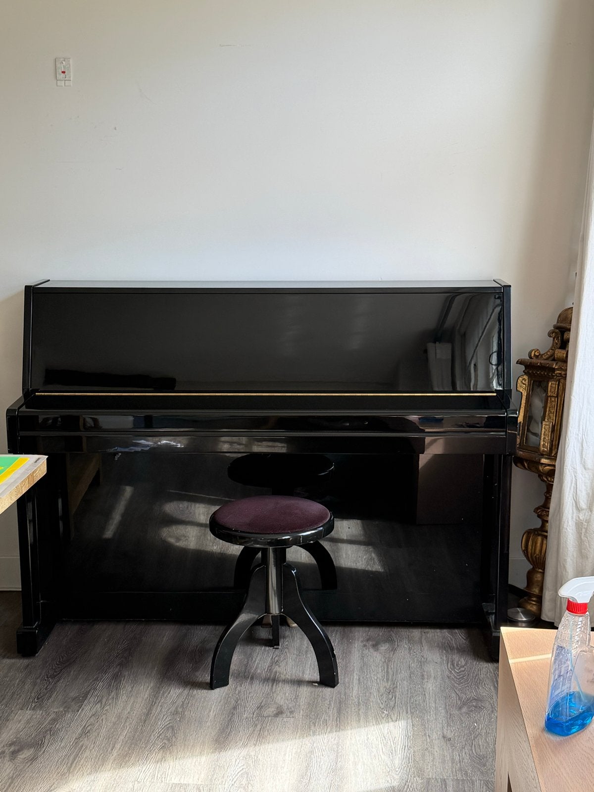 Yamaha M108T Piano - Weinig Bespeeld, incl. Kruk