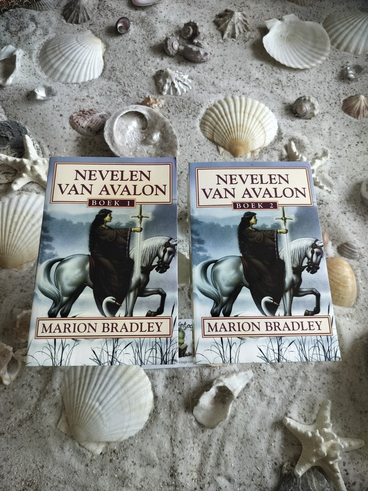 Marion Zimmer Bradley - Nevelen van Avalon - pocket, Boeken, Ophalen of Verzenden, Gelezen