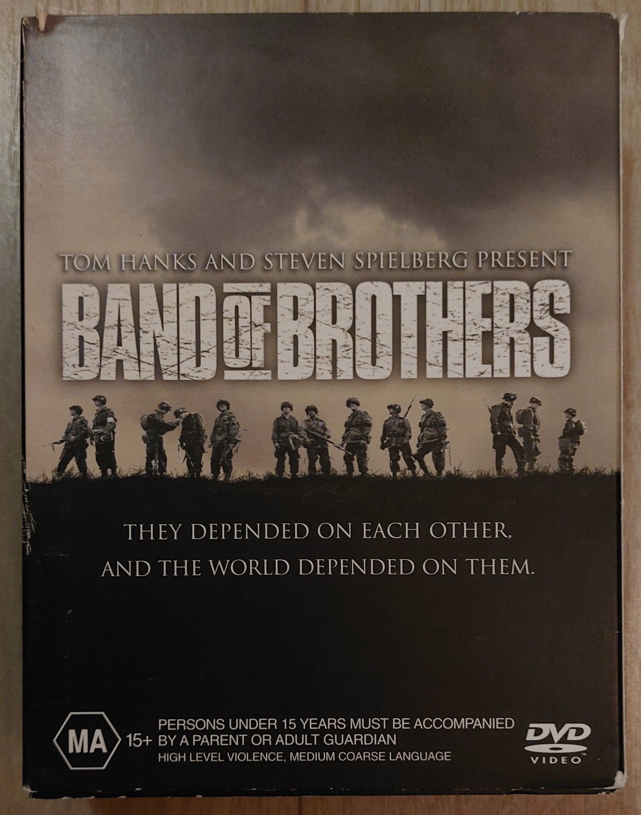 DVD box - Band of Brothers - Tom Hanks & Steven Spielberg, Digipak, Vanaf 16 jaar, Seizoen 1, Ophalen of Verzenden