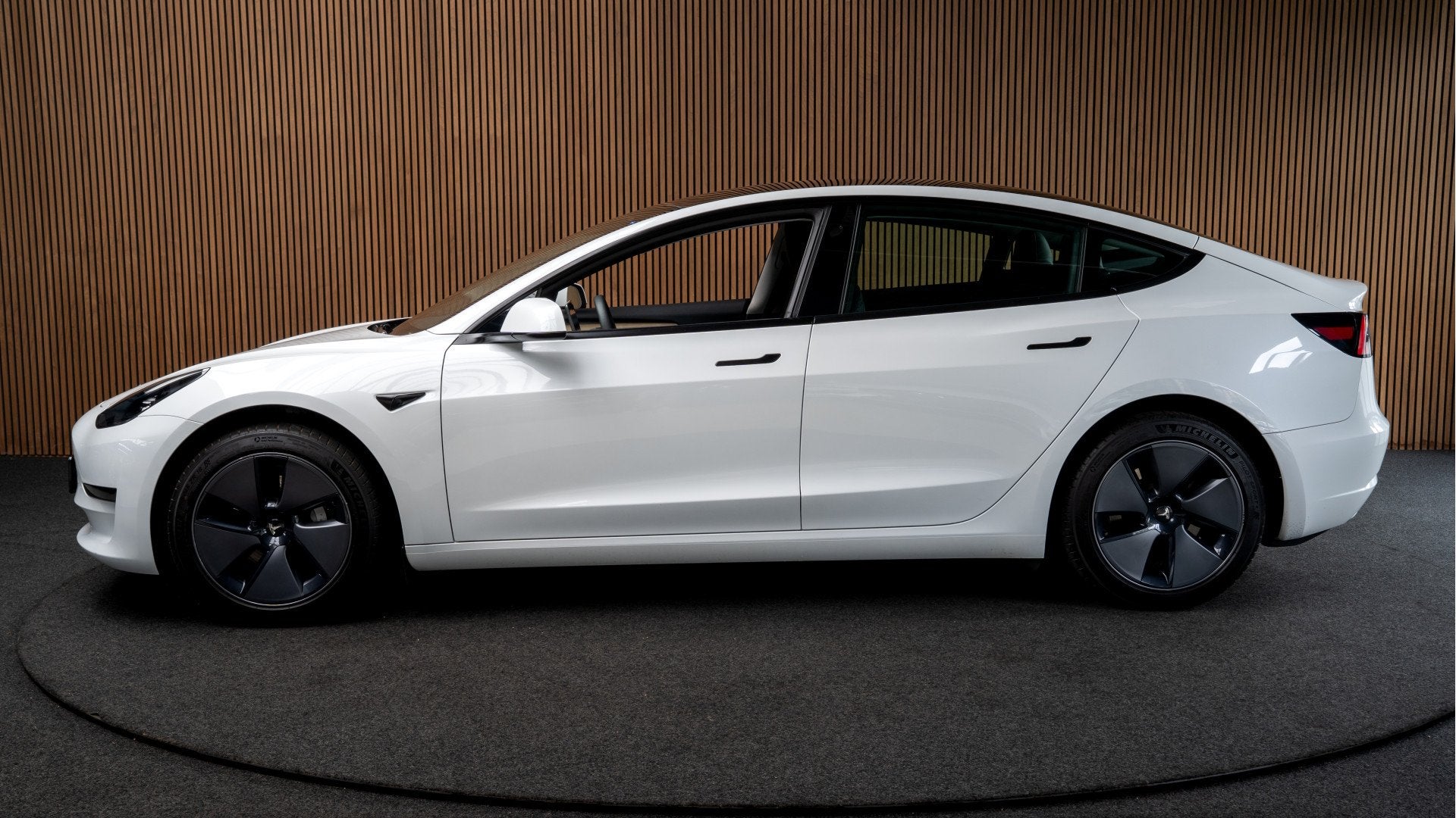 Tesla Model 3 RWD SOH: 95,5% Panodak Leer 360 ACC Climate, Auto's, Tesla, Automaat, Dealer onderhouden, Achterwielaandrijving