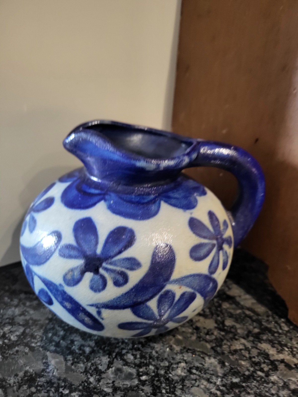 Vintage blauw-wit keramieken kruikje met bloemmotief, Antiek en Kunst, Antiek | Keramiek en Aardewerk, Ophalen of Verzenden