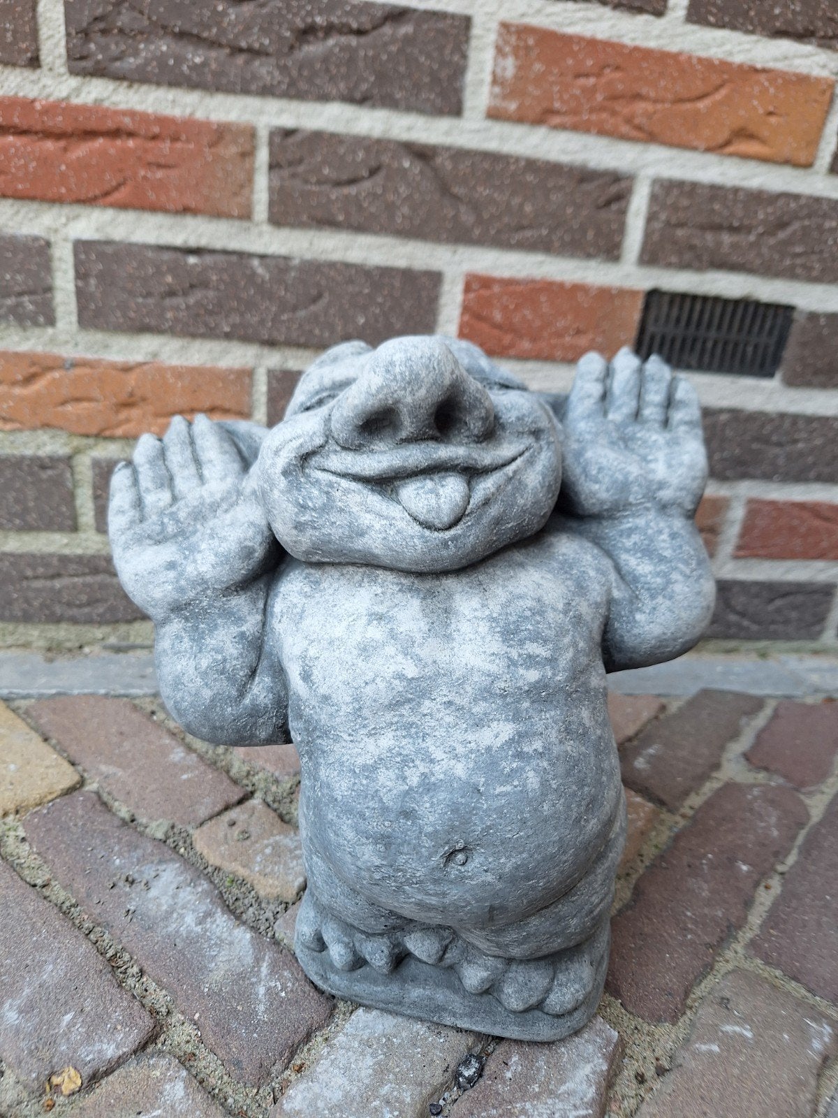 Betonnen Trol Beeld met Handen Omhoog - 23 cm Hoog, Ophalen, Nieuw, Beton, Overige typen