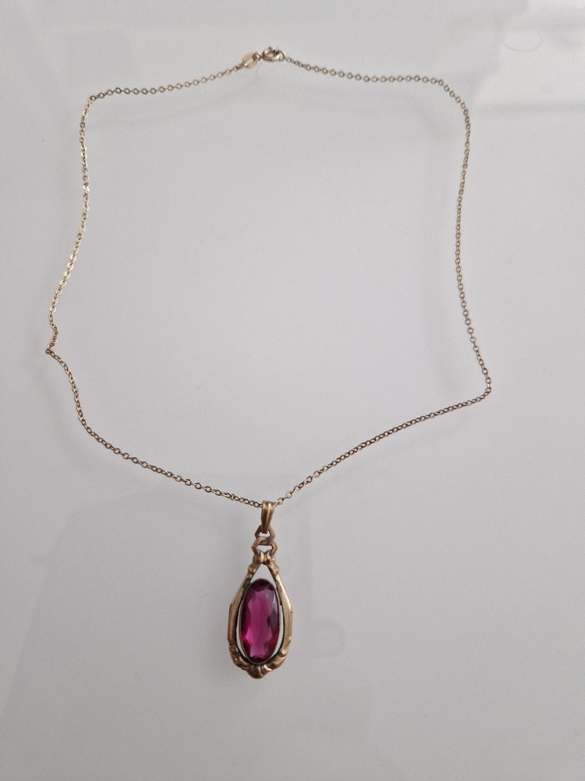 Ketting met hanger en paarse steen, Overige materialen, Gebruikt, Paars, Ophalen of Verzenden