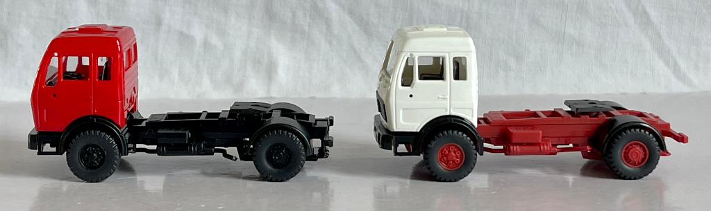 Roskopf 438; 2x  Mercedes Benz 1217 LS/36 trekker, Hobby en Vrije tijd, Modelauto's | 1:87, Ophalen of Verzenden, Zo goed als nieuw