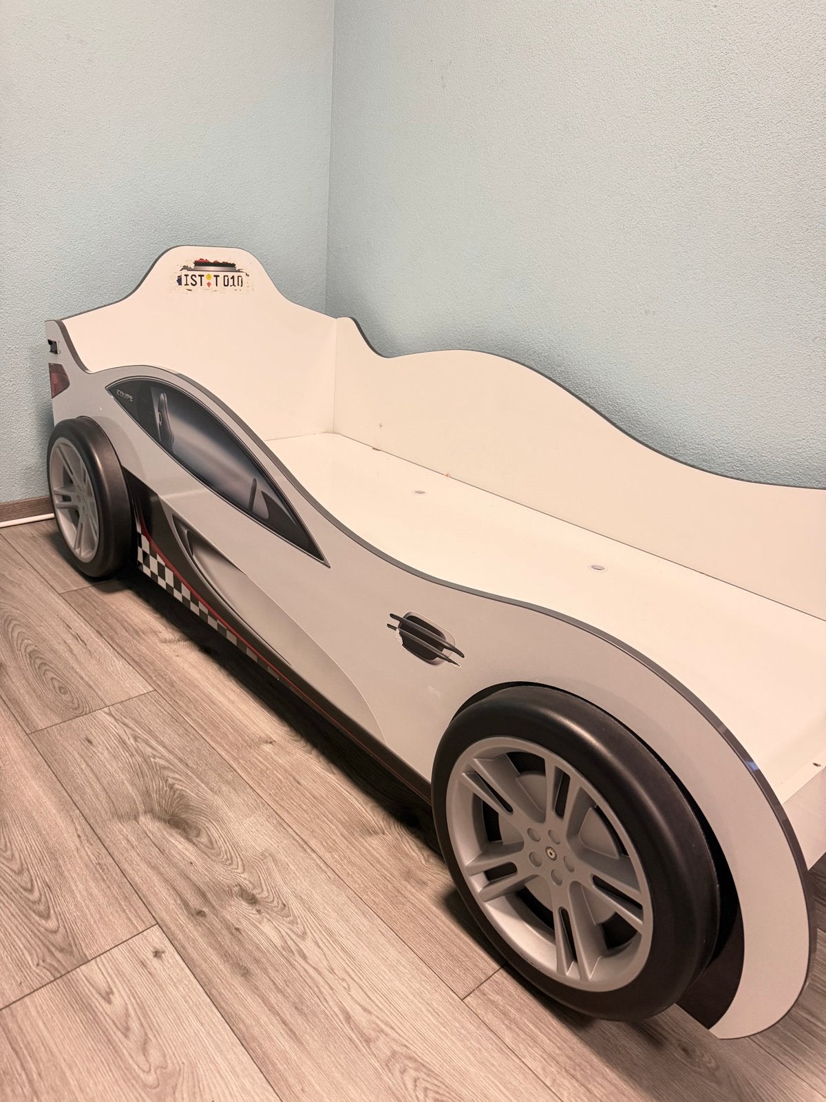 Kinder autobed - Wit raceauto design, Ophalen, Gebruikt, 90 cm, Eenpersoons
