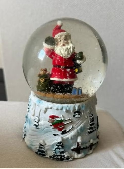 Sneeuwbal met Kerstman en muziek, Diversen, Kerst, Ophalen of Verzenden, Zo goed als nieuw