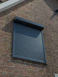 Antraciet rolluik 1.21 br. x 1.60 hg incl. bak handbediening, Ophalen, Zo goed als nieuw, 150 tot 200 cm, Overige kleuren