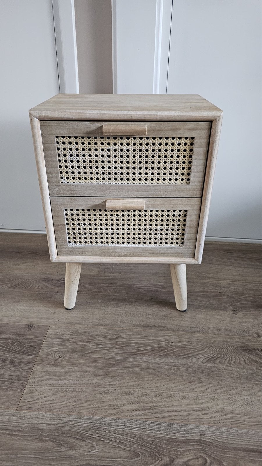 Nachtkastje/Bijzettafel met rotan lades - Xenos, Ophalen, Gebruikt, 55 tot 70 cm, 45 tot 65 cm
