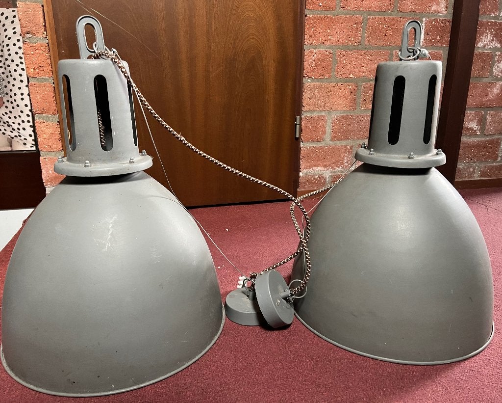 Set van 2 robuuste grijze industriële hanglampen, Ophalen, Gebruikt, E27 (groot), Metaal