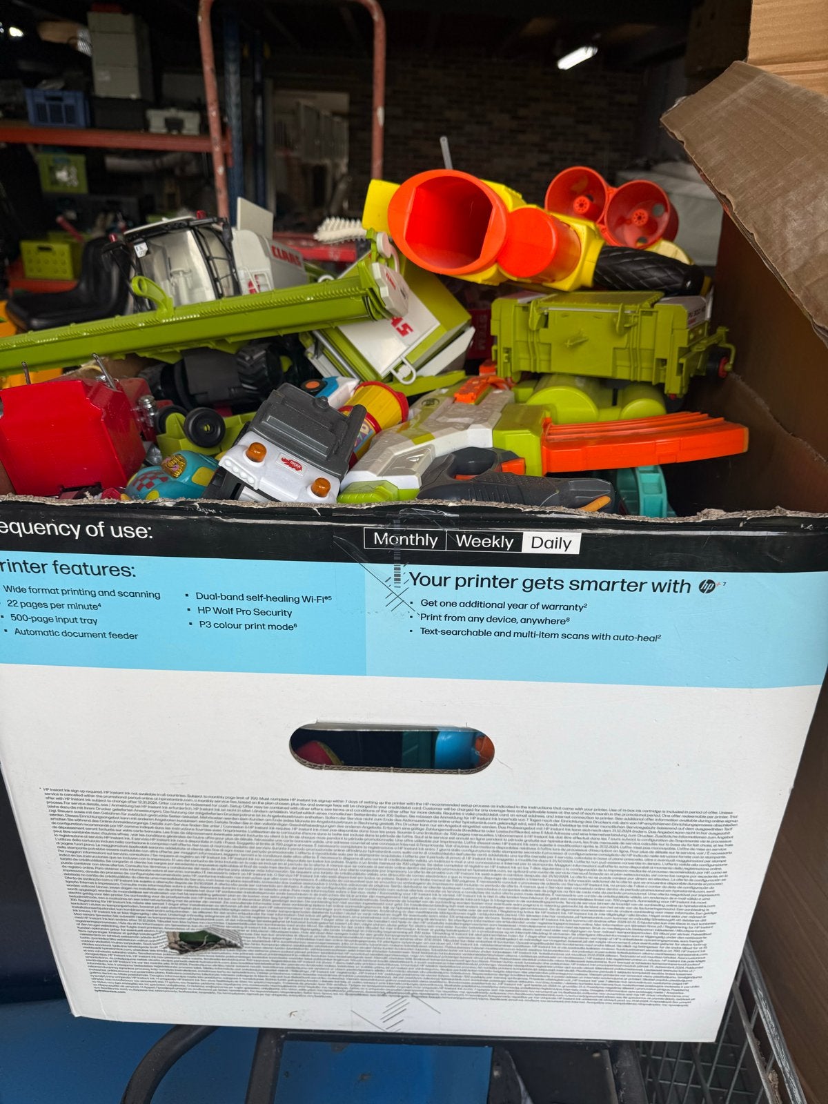 Grote doos vol speelgoed: voertuigen, Nerf, Clementoni en me, Ophalen of Verzenden, Gebruikt, Jongen of Meisje