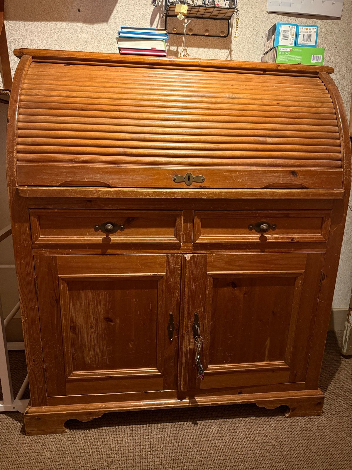 Leuke grenen secretaire met rolklep en veel opbergruimte, Huis en Inrichting, Ophalen, Met lades, Gebruikt, Hout