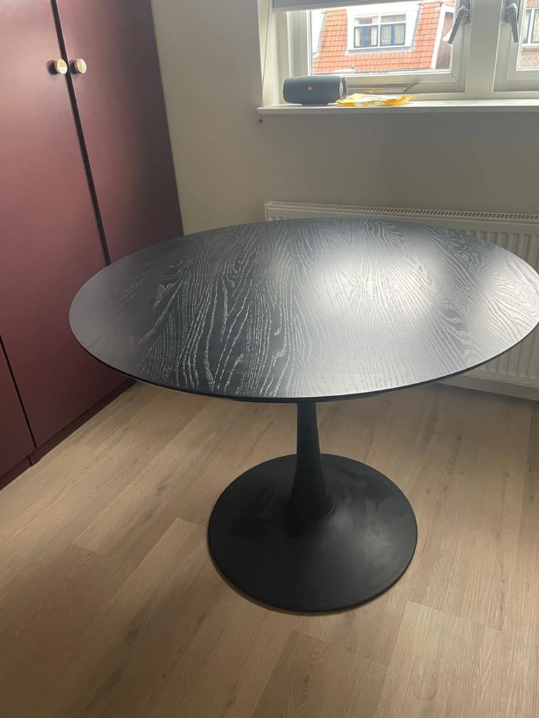 Ronde zwarte eettafel met trompetvoet, Huis en Inrichting, Tafels | Eettafels, Ophalen, Gebruikt, 100 tot 150 cm, Rond