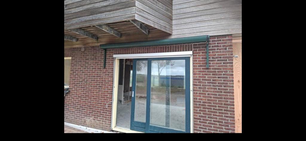 Zonnescherm elektrisch, 150 tot 300 cm, Ophalen of Verzenden, Zo goed als nieuw, Knikarmscherm