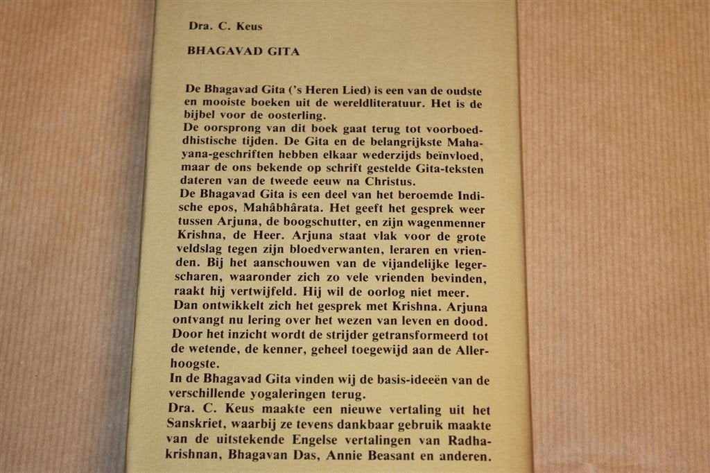 Bhagavad Gita — Hindoeïsme — Vertaling C. Keus, Ophalen of Verzenden, Gelezen, Overige onderwerpen, Achtergrond en Informatie