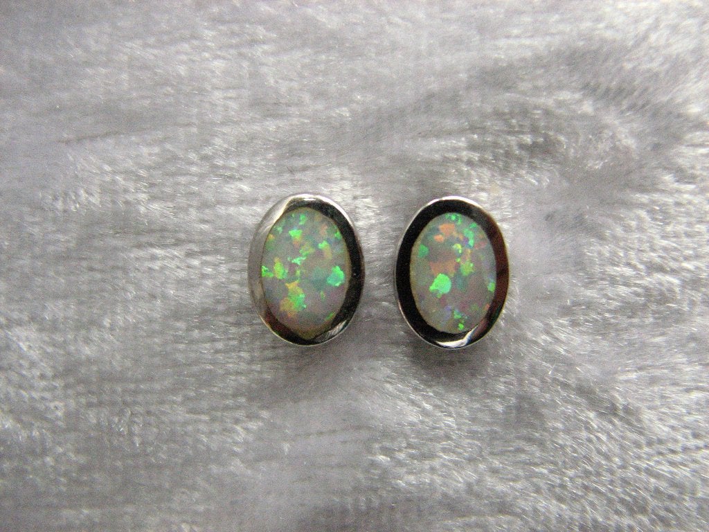 Mooie kleine Ovale en Ronde Zilveren Oorstekers met Opaal, Sieraden, Tassen en Uiterlijk, Antieke sieraden, Verzenden, Zilver