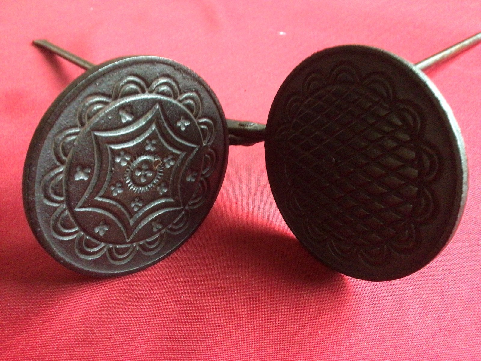 Antiek Wafelijzer.Een kant wafel:andere kant mooie decoratie, Ophalen, Zo goed als nieuw, Overige materialen