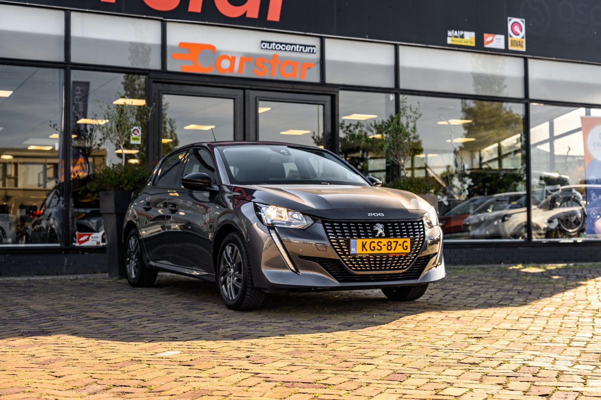 Peugeot 208 1.2 PureTech Allure Pack|Navi|Cruise|Pdc|Car-Pla, Auto's, Peugeot, Gebruikt, 19 km/l, 3 cilinders, 1065 kg