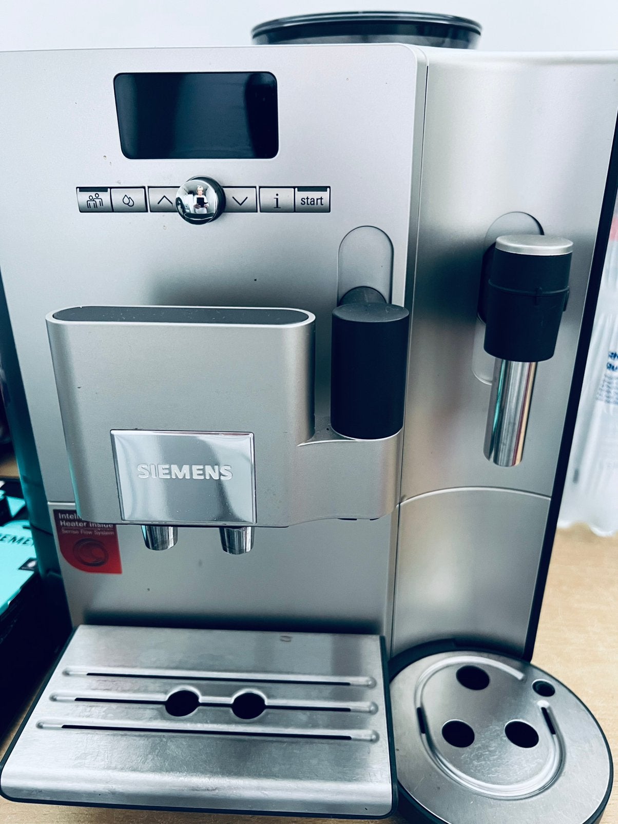 Volautomatisch bonenautomaat van Siemens, Witgoed en Apparatuur, Koffiezetapparaten, Ophalen, Afneembaar waterreservoir, Gebruikt