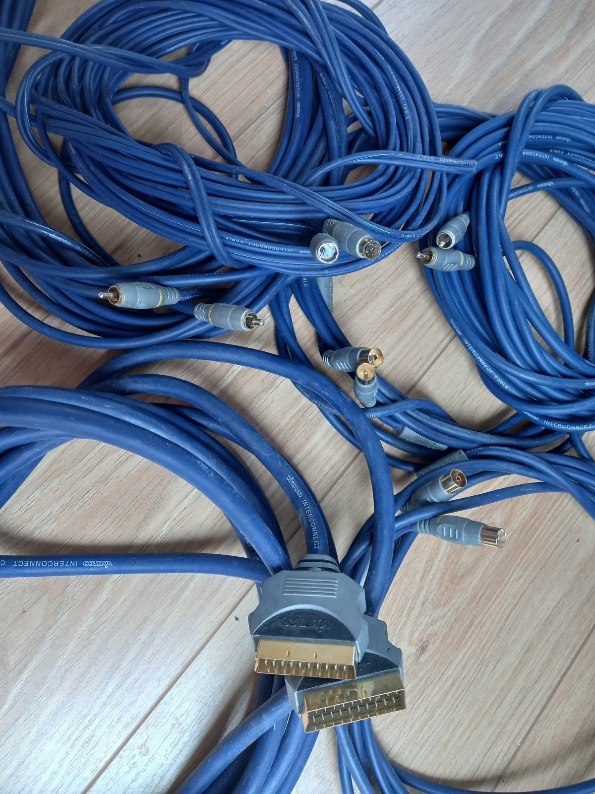 Diverse kabels: sxartkabel, super vhs, tulp en coax tv, Audio, Tv en Foto, Audiokabels en Televisiekabels, Ophalen of Verzenden
