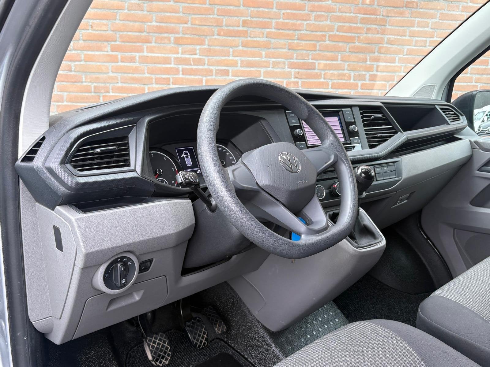 Foto 2 van Volkswagen Transporter 2.0TDI 150PK Lang / Carplay / 2.500KG
