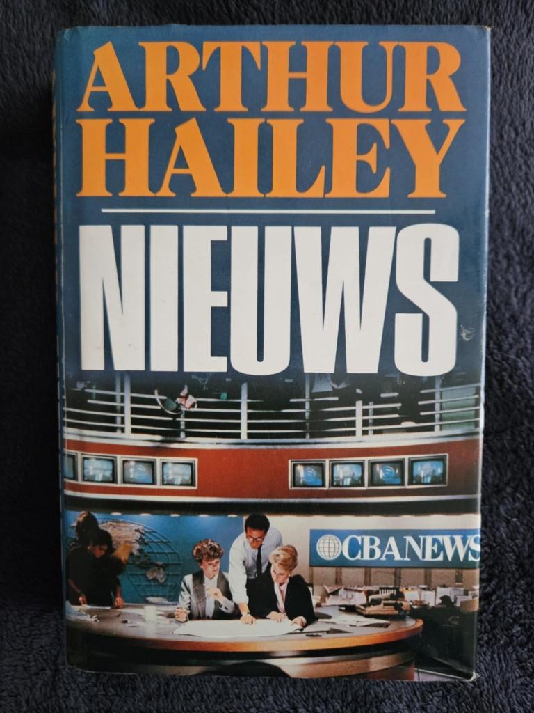Arthur Hailey - Nieuws, Boeken, Ophalen of Verzenden, Gelezen, Arthur Hailey