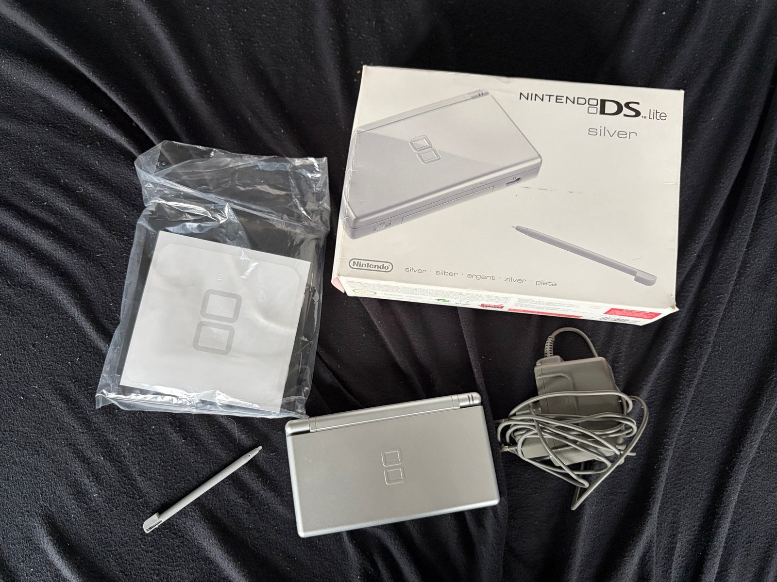 Nintendo DS Lite Zilver met doos en oplader, Spelcomputers en Games, Ophalen of Verzenden, Zo goed als nieuw, Zilver, DS Lite