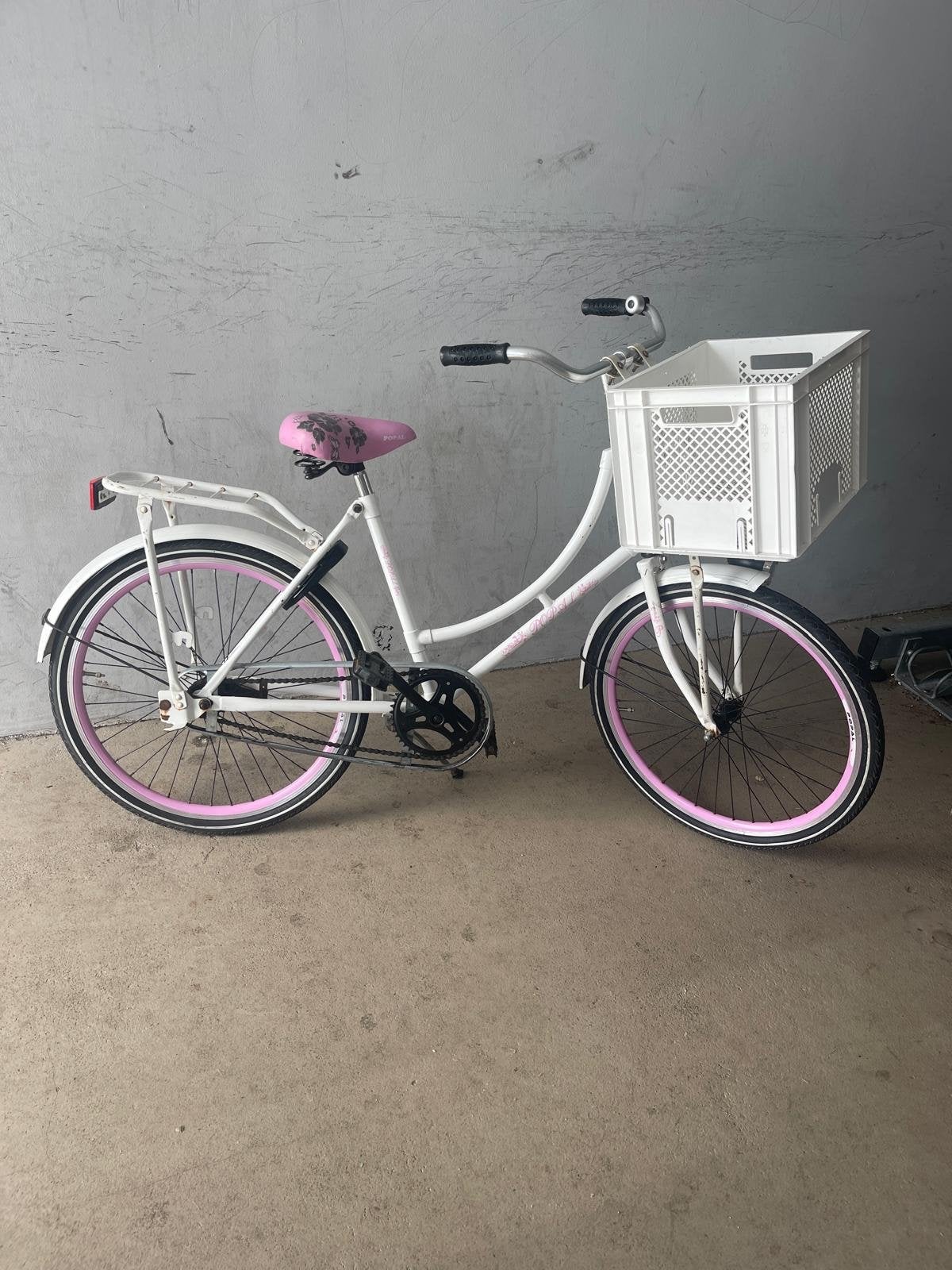 Popal 24 inch bloemen meisjesfiets met krat, Fietsen en Brommers, Fietsen | Dames | Damesfietsen, Terugtraprem, Gebruikt, 50 tot 53 cm