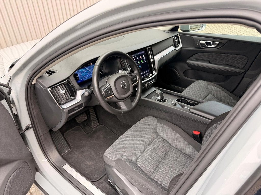 Volvo V60 2.0 B3 Essential Edition INCL BTW|Camera|Stuur/sto, 4 cilinders, 1969 cc, 1634 kg, 163 pk