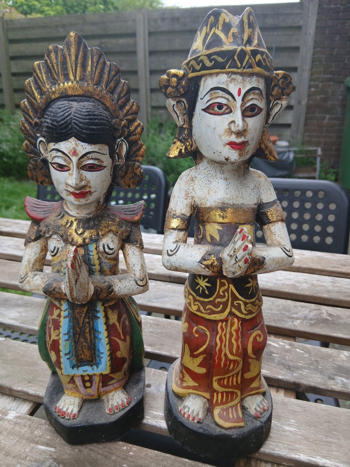 Set van 2 handgesneden Balinese houten beelden, Antiek en Kunst, Kunst | Beelden en Houtsnijwerken, Ophalen, Overige onderwerpen