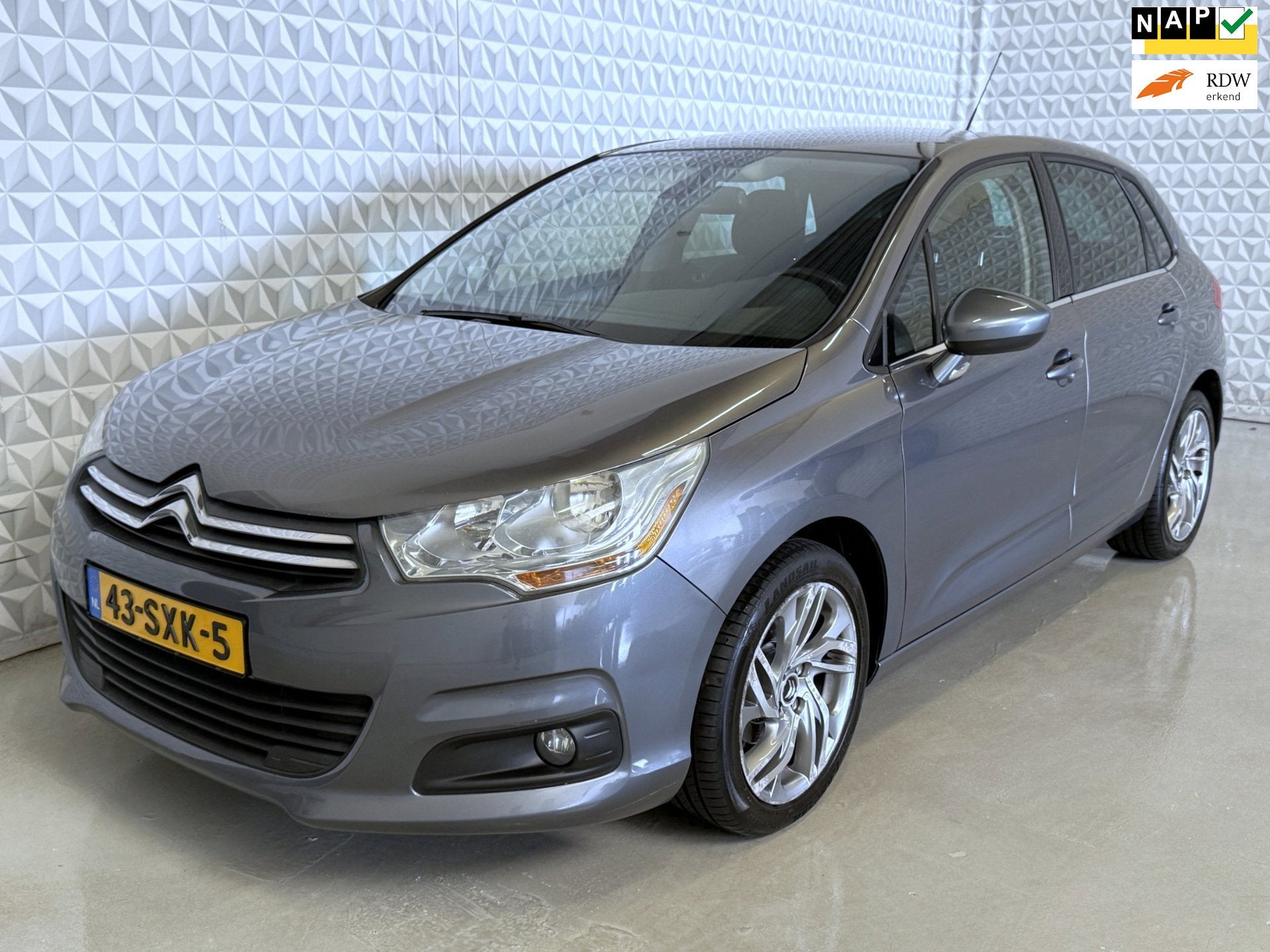 Citroen C4 1.4 VTi Airco Cruise Navigatie TREKHAAK (2012), Auto's, Euro 5, Gebruikt, 635 kg, Origineel Nederlands