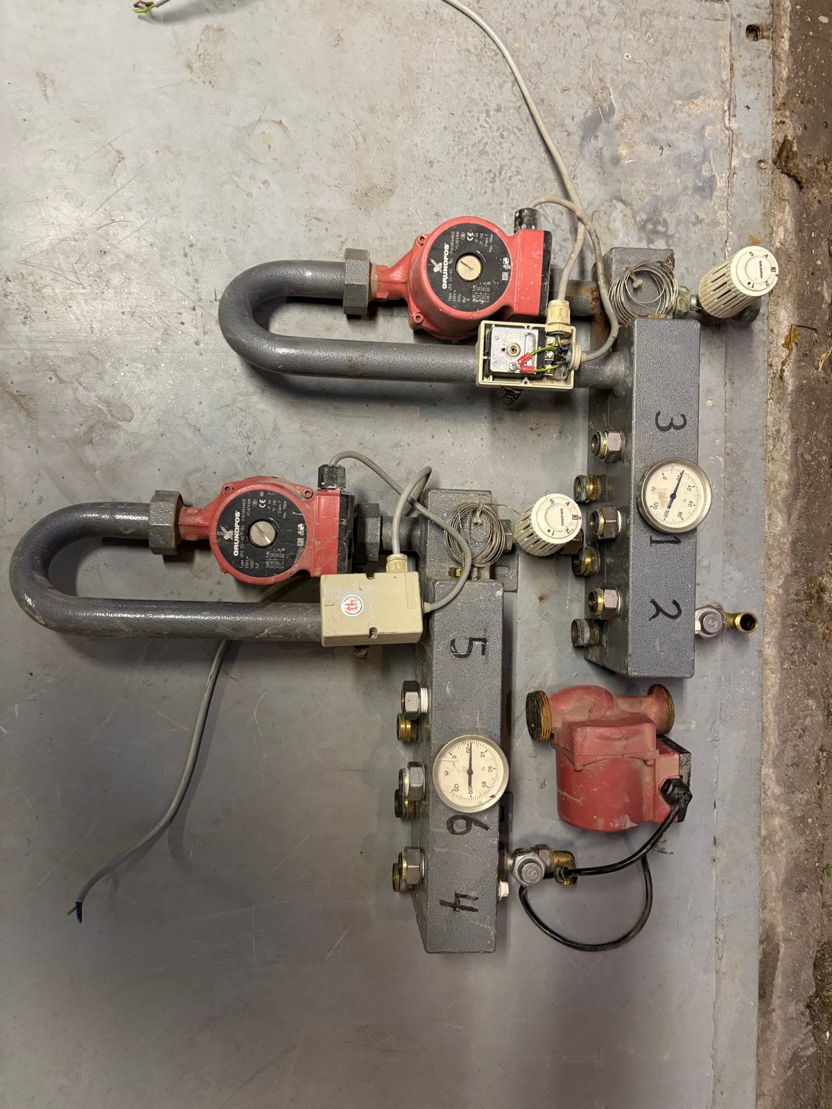 Verwarmingsverdeler met Grundfos pompen en meters, Doe-het-zelf en Verbouw, Verwarming en Radiatoren, 30 tot 80 cm, Gebruikt, Overige typen