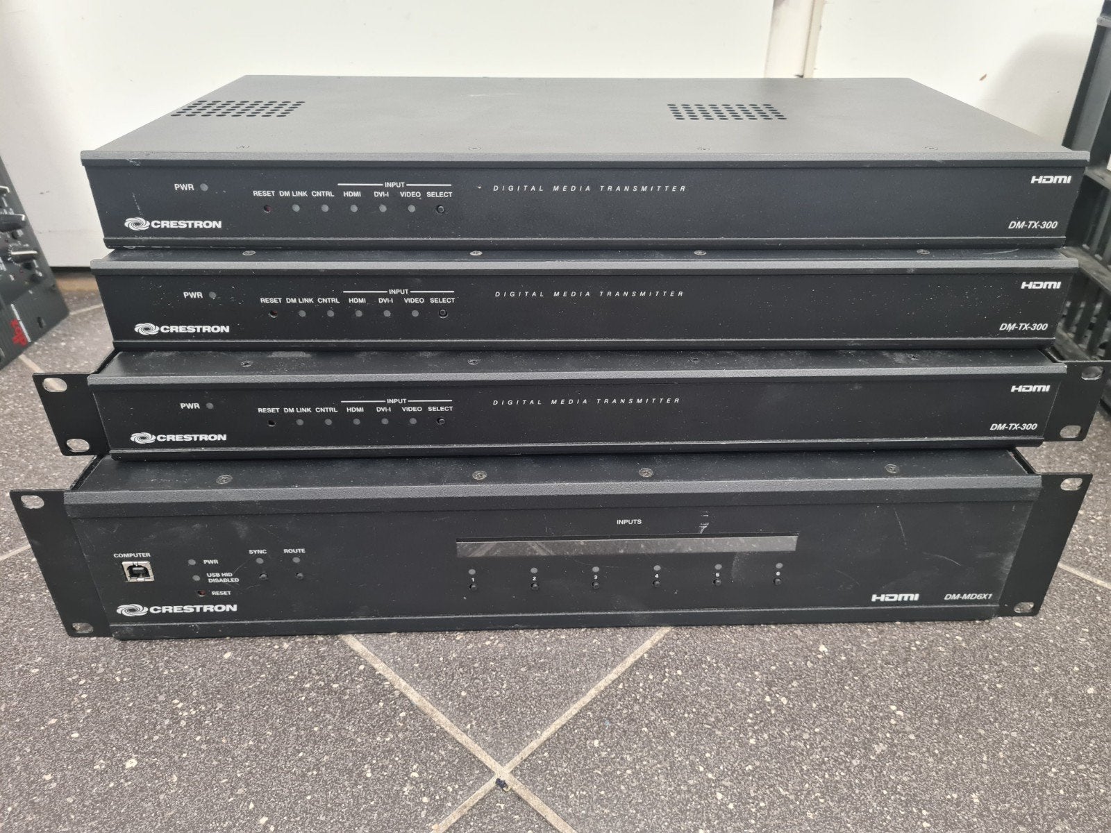 CRESTRON prof video switch/distri grote set, Audio, Tv en Foto, Ophalen, Zo goed als nieuw, Video