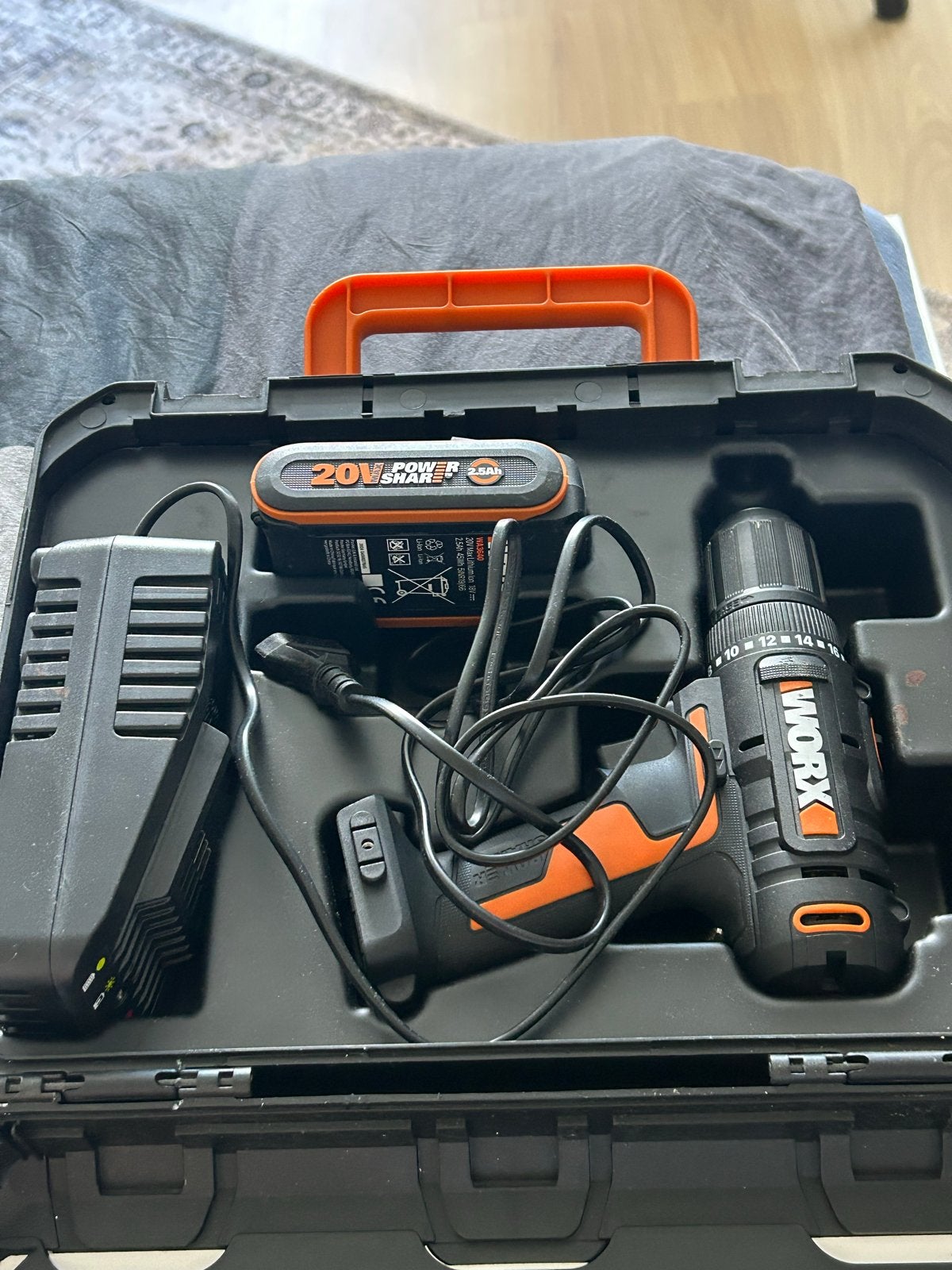 WORX WX108.3 20V PowerSharemet 2,5Ah accusnellader en koffer, 600 watt of meer, Variabele snelheid, Ophalen of Verzenden, Zo goed als nieuw
