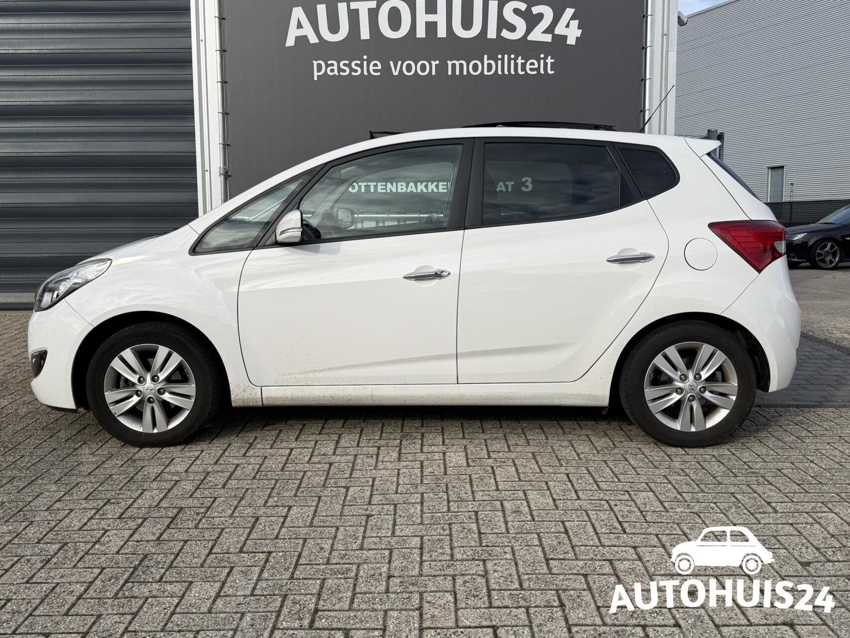 Hyundai ix20 1.6i i-Catcher AUTOMAAT TREKHAAK|PANODAK|KEYLES, Auto's, 4 cilinders, Met garantie (alle), Wit, Bedrijf