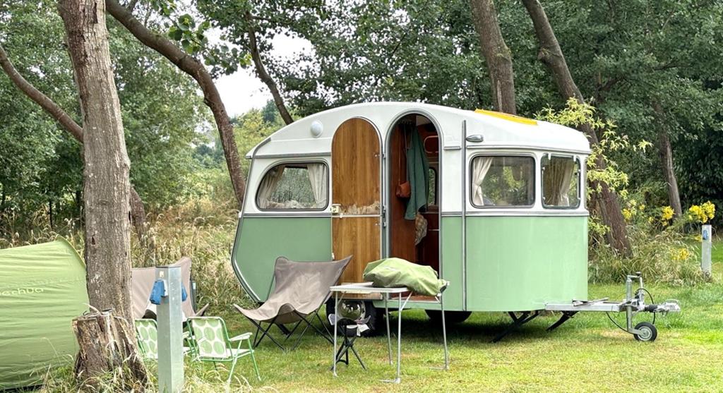 Vintage caravan - Constructam Condor 1971, Caravans en Kamperen, Overige merken, Vast bed, Koelkast, Treinzit